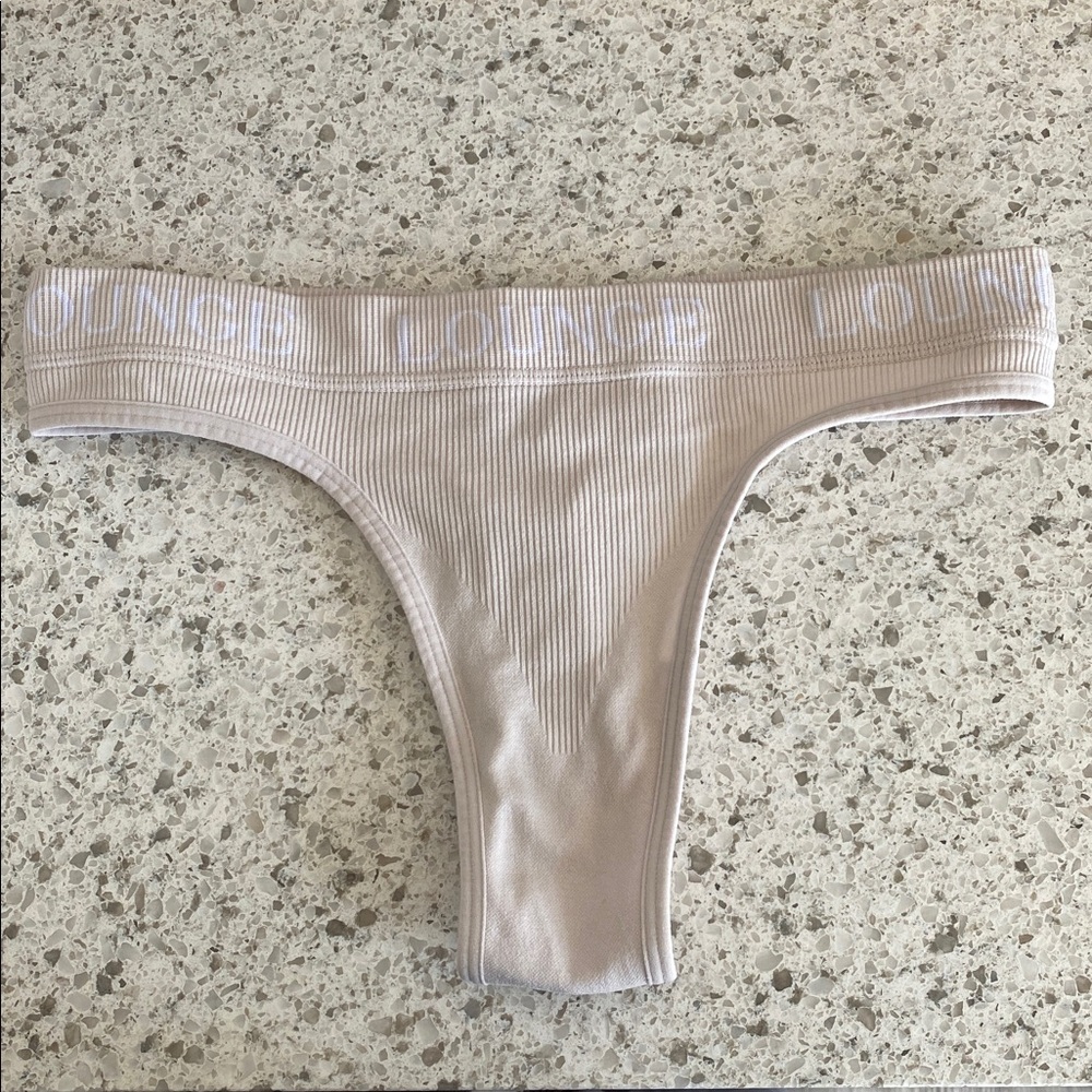 LOUNGE Logo Ribbed Seamless Thong